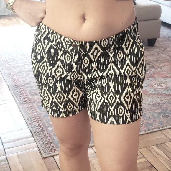 Old Navy B&W Classic Chino Ikat Shorts - Picture 1 of 4